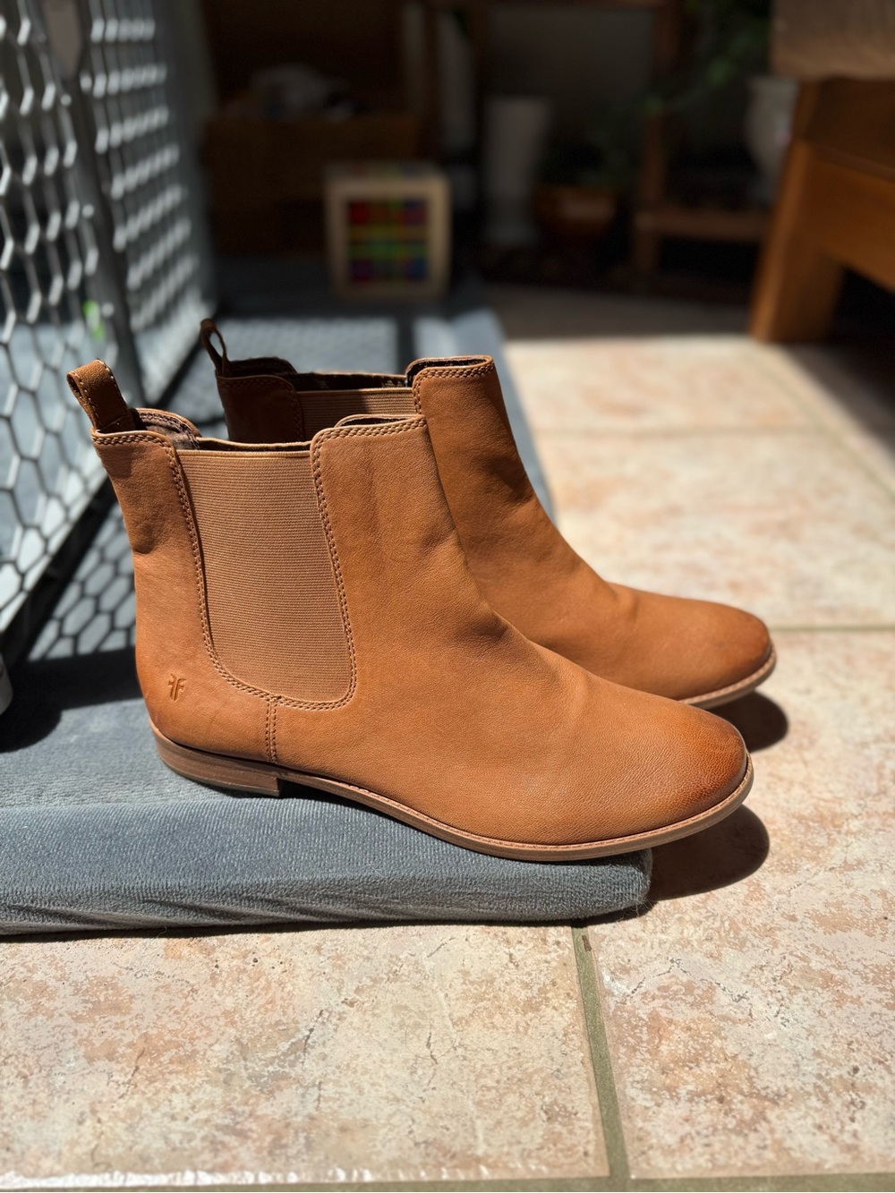 Women’s Frye Chelsea Booties - camel Brown Leather